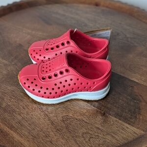 NWT Native Shoes Robbie Sugarlite Slip-On Shoe C4 Hyper Red/Shell White